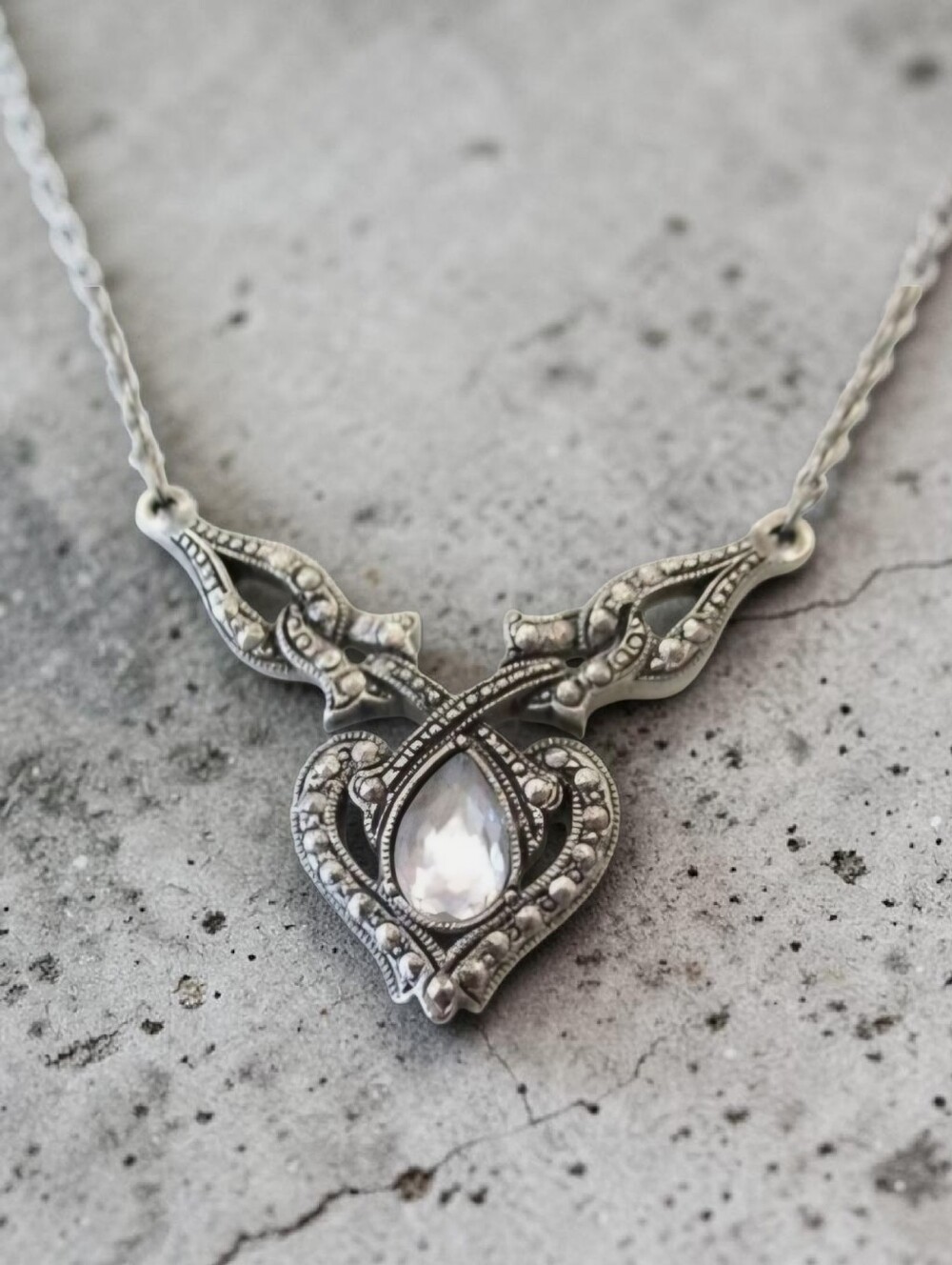 VINTAGE AVON MARCASITE & GLASS RHINESTONE SILVER TONE NECKLACE